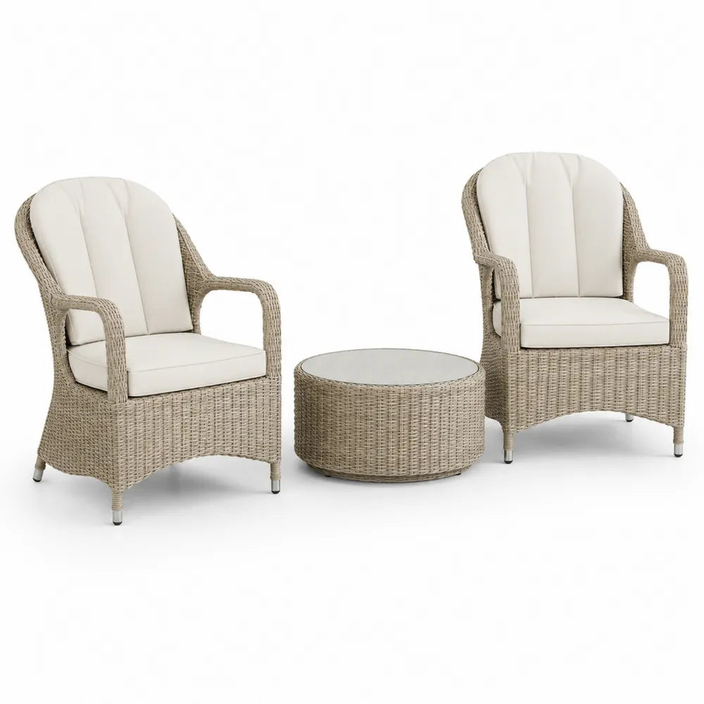 Ensemble de chaises en rotin synthétique beige avec coussins crème et table en verre trempé